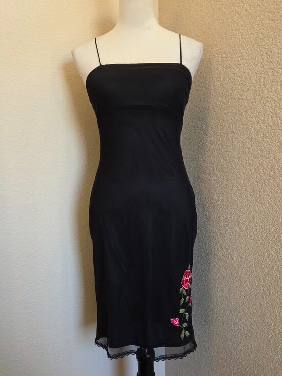 Charlotte Russe Dresses & Skirts - Charlotte Russe Embroidered Dress - Size S